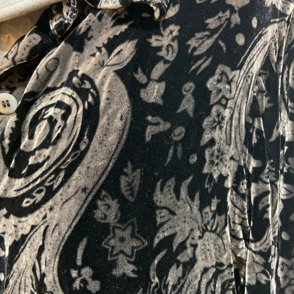 Coldwater Creek Women's Shirt Blouse XL Black Velvet Paisley Button-Down - Picture 3 of 10